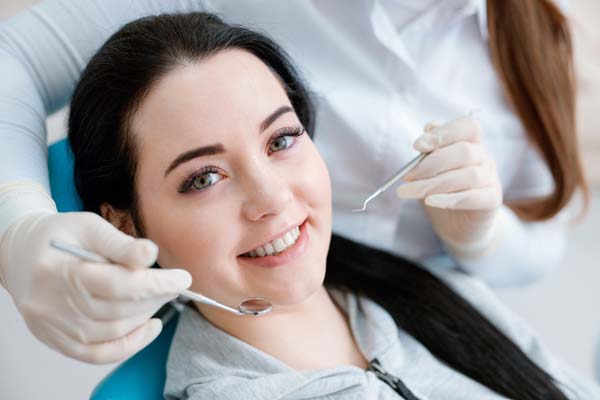 Cosmetic Dentist Options To Improve Teeth Color